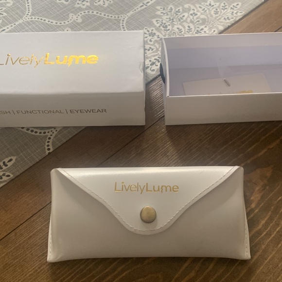 Lively Lume stylish functional eyewear - Picture 2 of 5